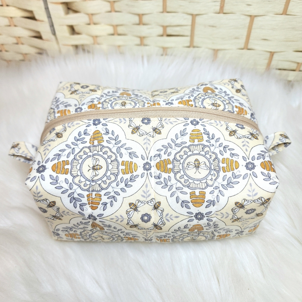 Handmade Quilted Boxy Bag Honey Bees 100% Cotton Makeup Travel Lined
